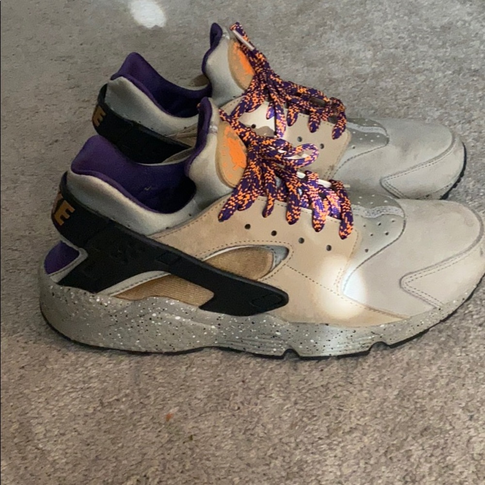 Nike’s - Picture 2 of 3